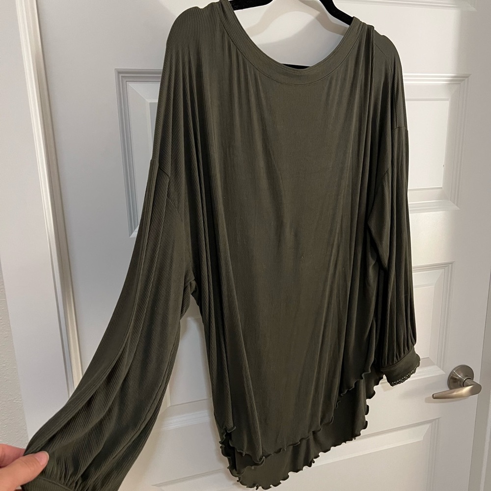 Free people flowy long sleeve top, size large
